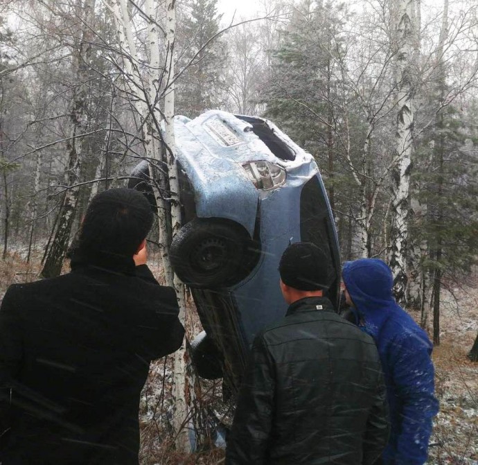Между постом весового контроля и Шаронами 4 октября обнаружен перевернутый автомобиль: