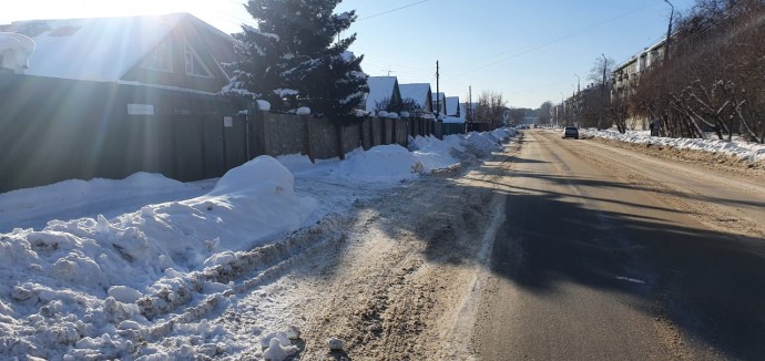 40 лет Октября: снег просто сгребли к обочине