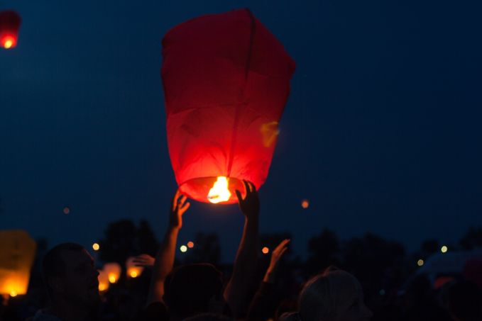 ЗапускФонариков-02