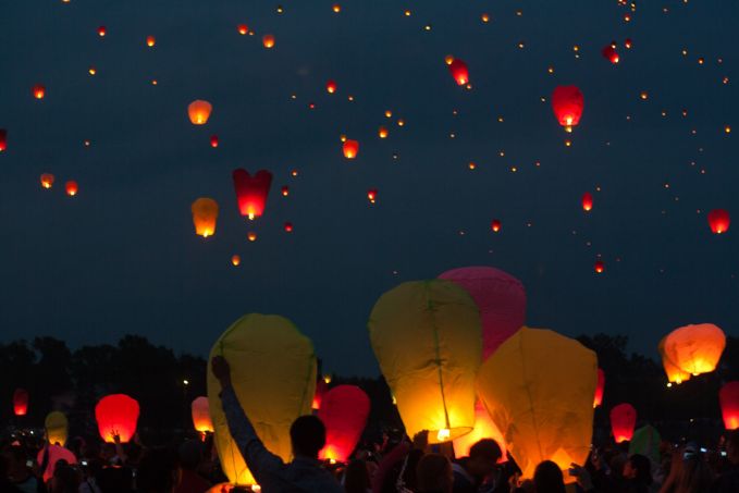 ЗапускФонариков-03