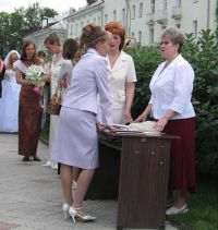 День трех восьмерок: Сотрудницы загса решали производственные моменты